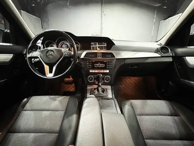 Mercedes-Benz 250 view 13