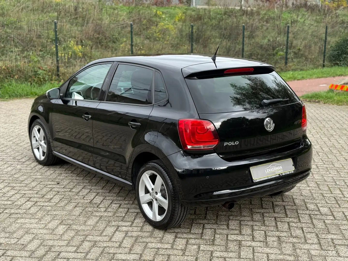 Volkswagen Polo 1.2 TSI BLACK EDITION I PDC I CRUISE I ZWARTE HEME Zwart - 2