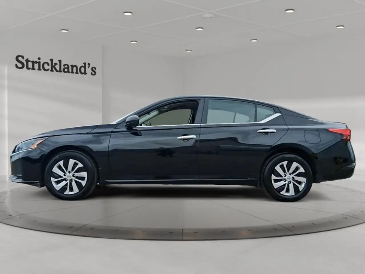 Nissan Altima снимка Nissan Altima