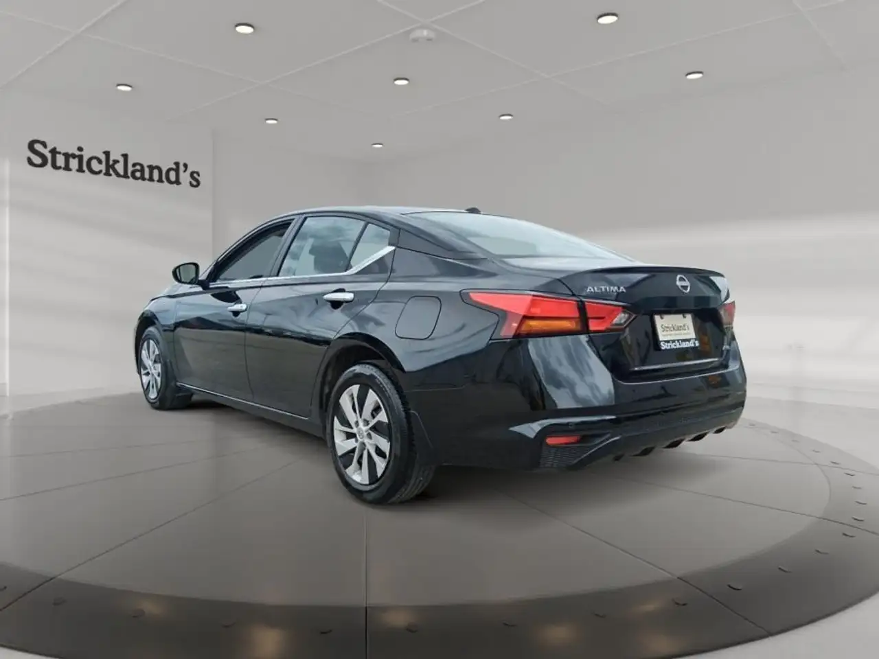 Nissan Altima снимка Nissan Altima