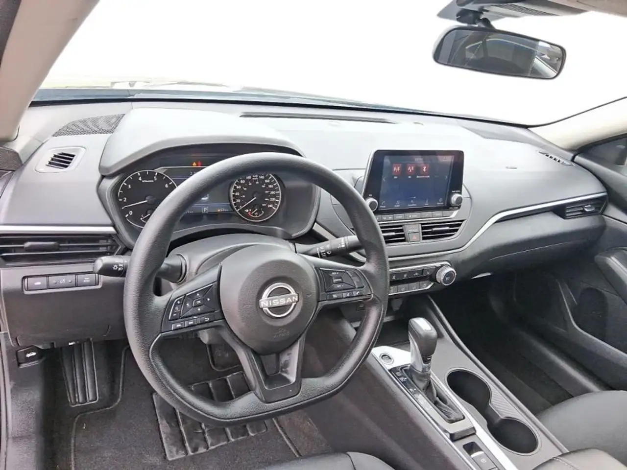 Nissan Altima снимка Nissan Altima