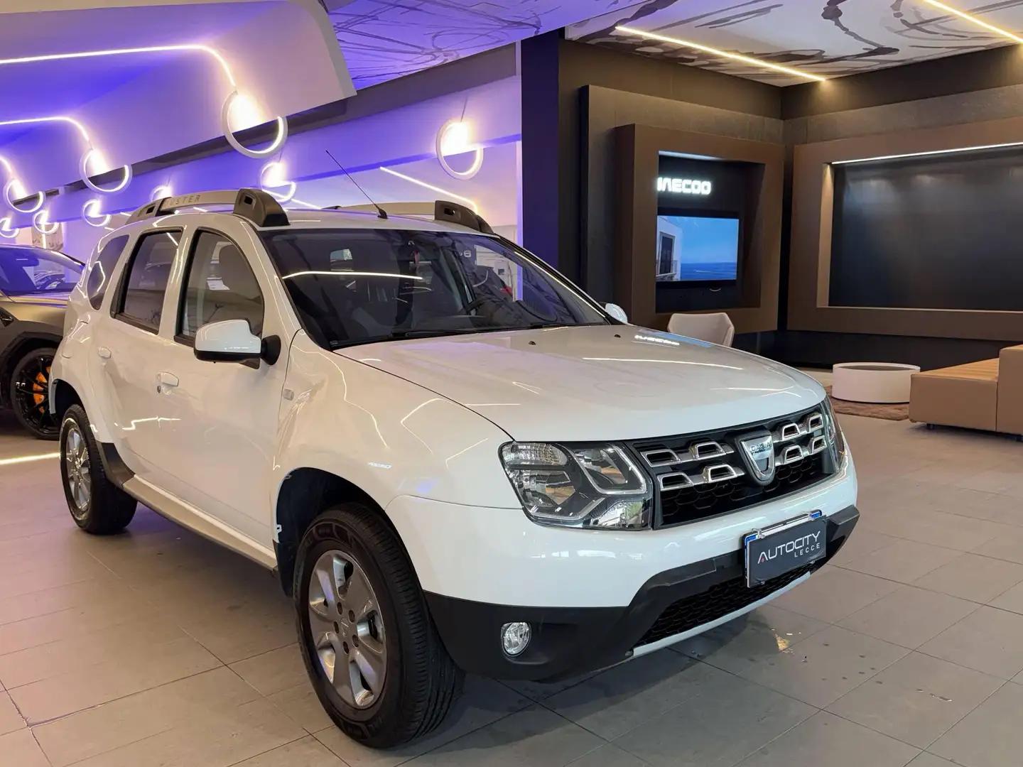 Dacia Duster 1.5 110CV AMBIANCE 4X2 DIESEL Wit - 1