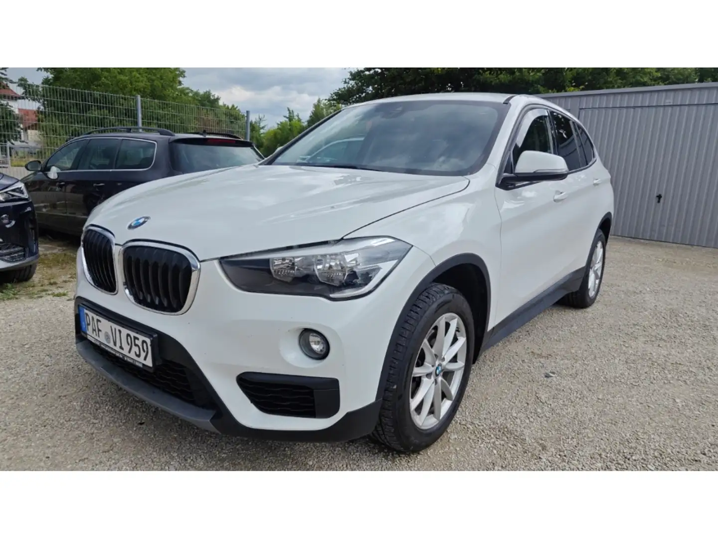 BMW X1 sDrive 18d Advantage DAB+NAVIGATION KAMERA HARMAN Weiß - 1
