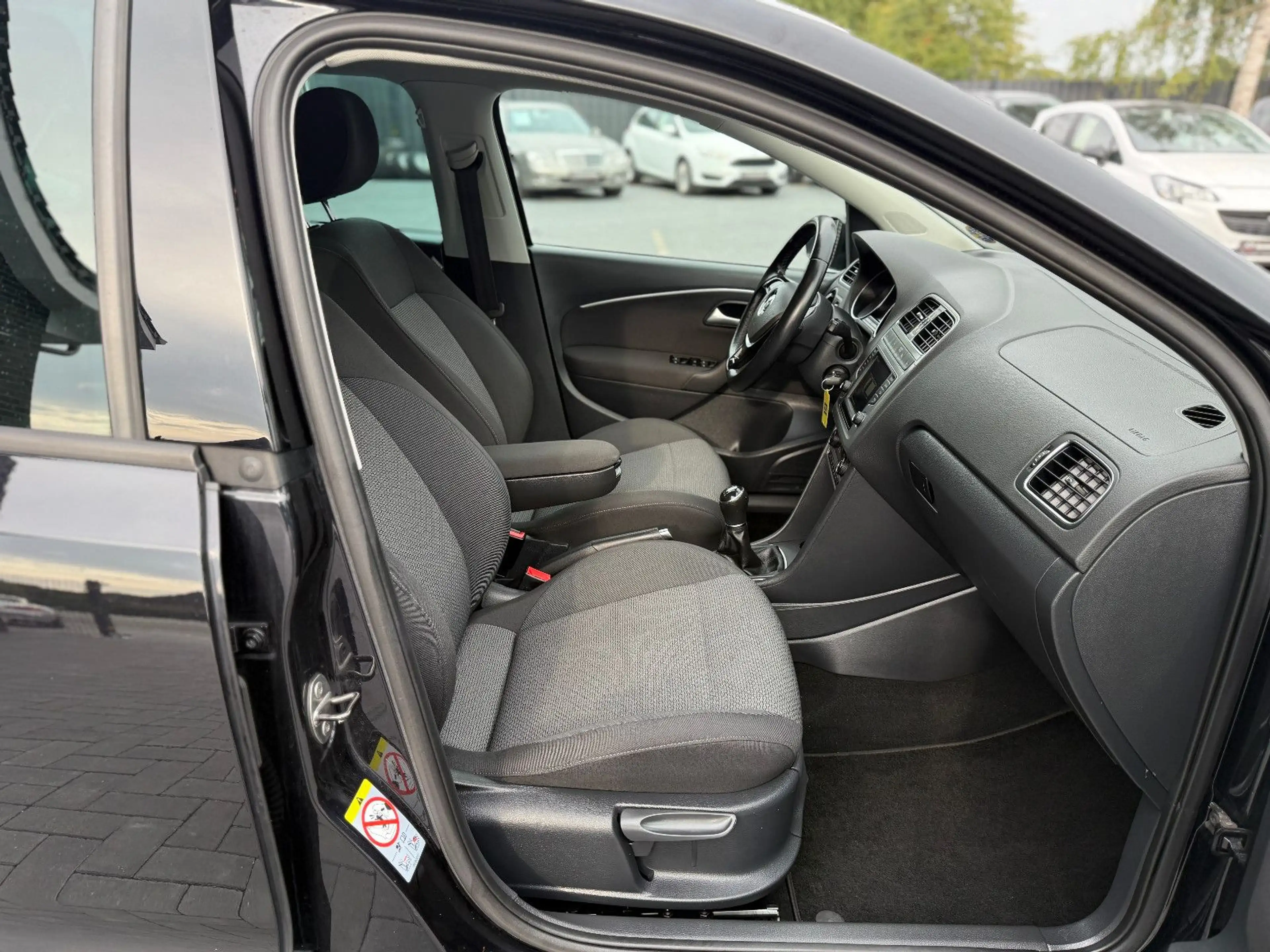 Volkswagen Polo V Highline 1.2*1Hand*SHZ*Klimatronic*PDC* — photo 9