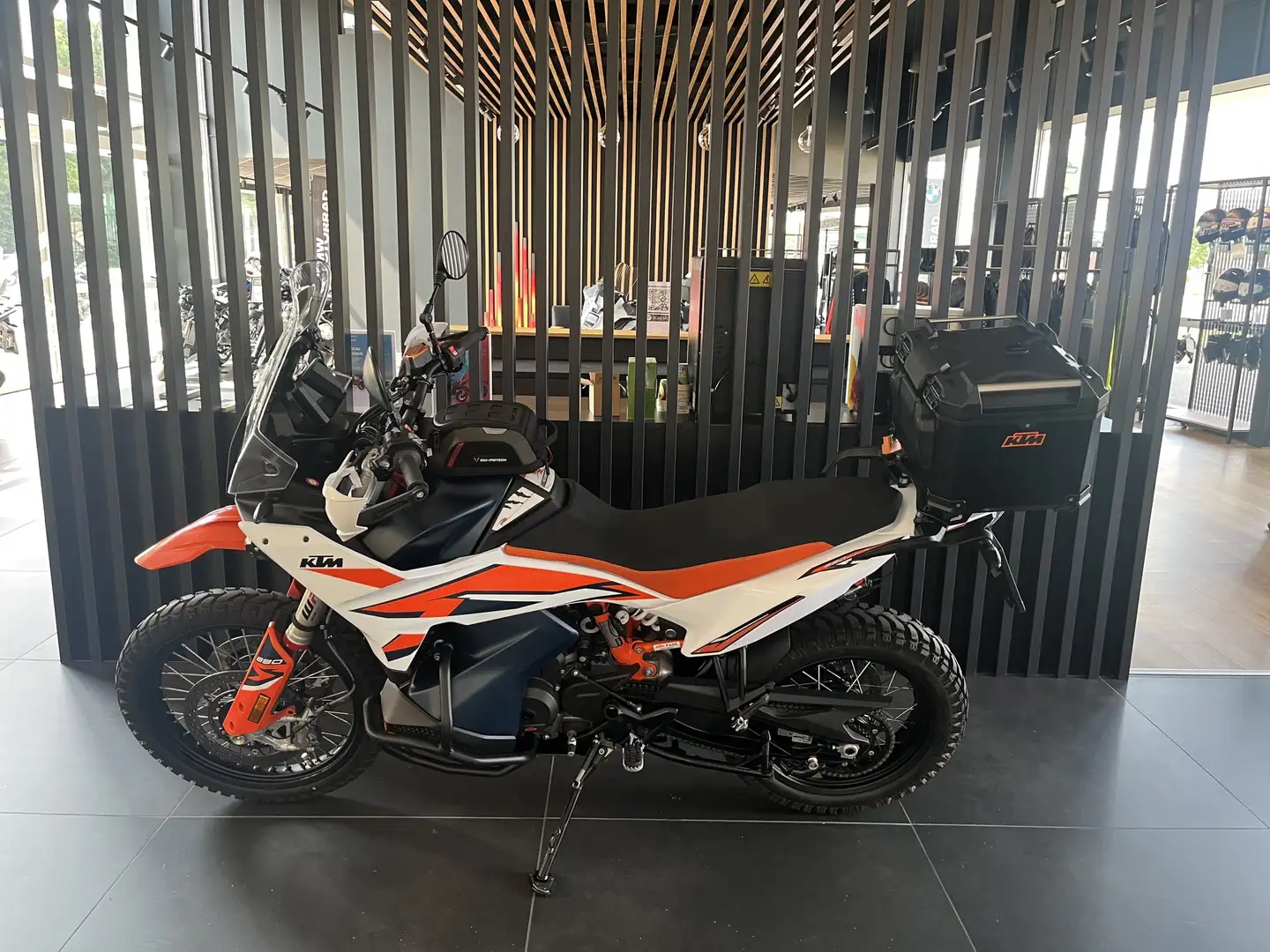 KTM 890 Adventure R Orange - 2