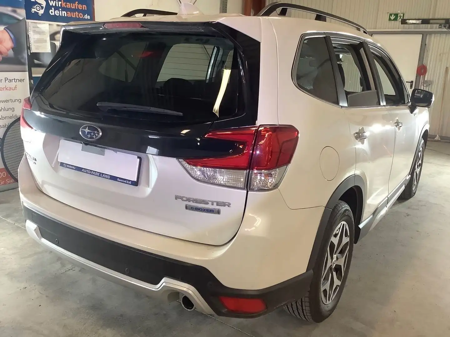 Subaru Forester 2.0 Aktive Weiß - 2