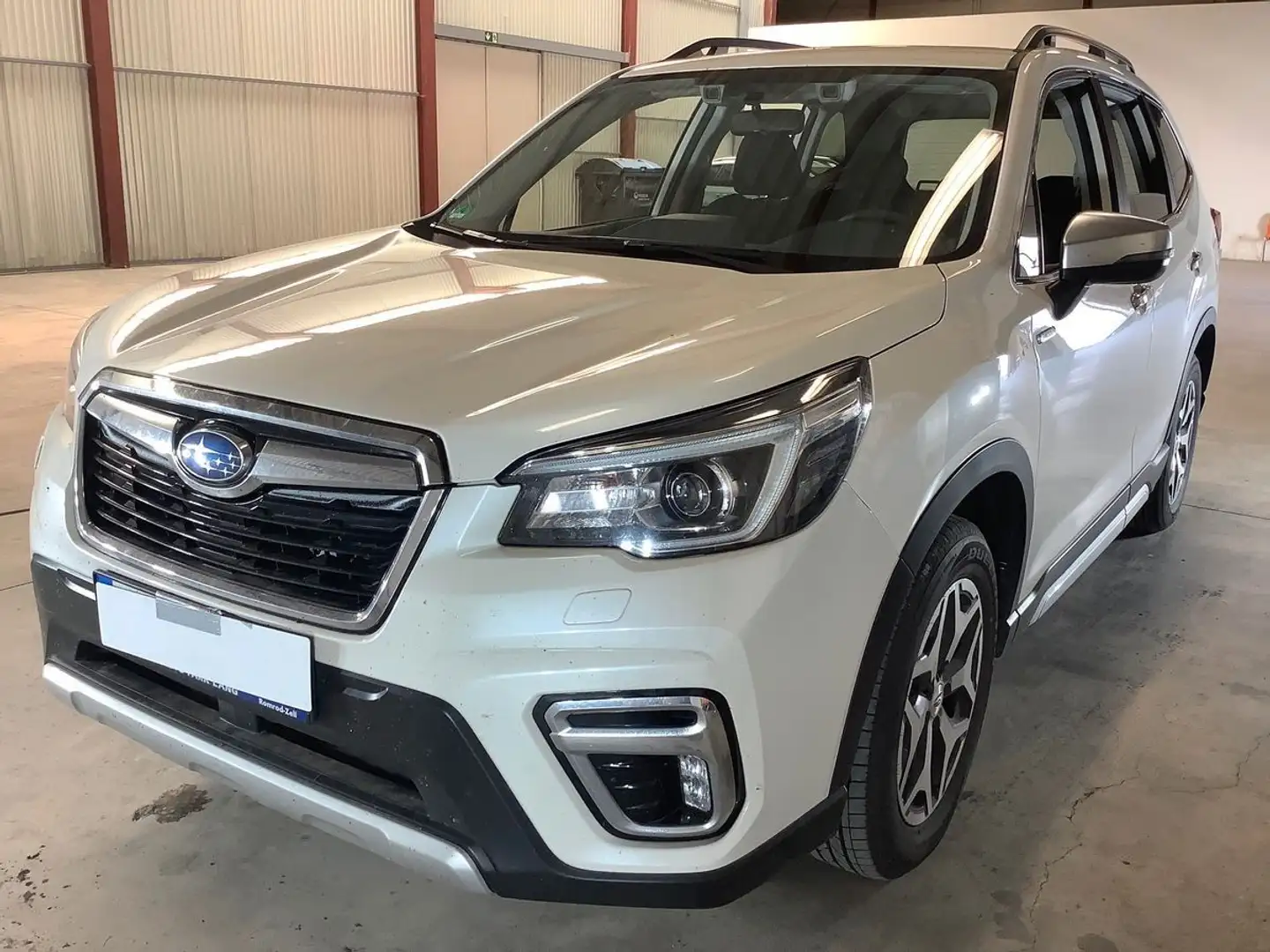 Subaru Forester 2.0 Aktive Weiß - 1