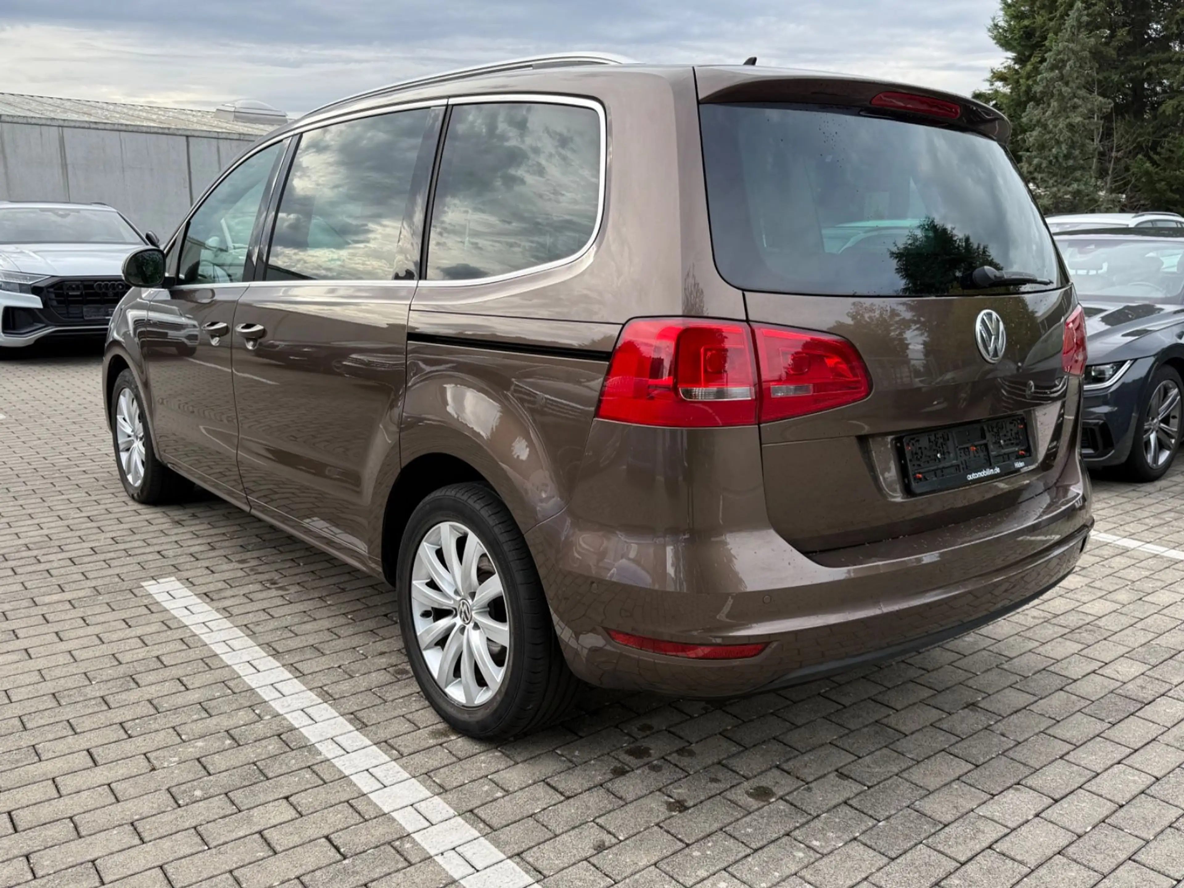 Volkswagen Sharan Highline 2.0 TDI*DSG*7-Sitz*E-Türe*NAVI — photo 4