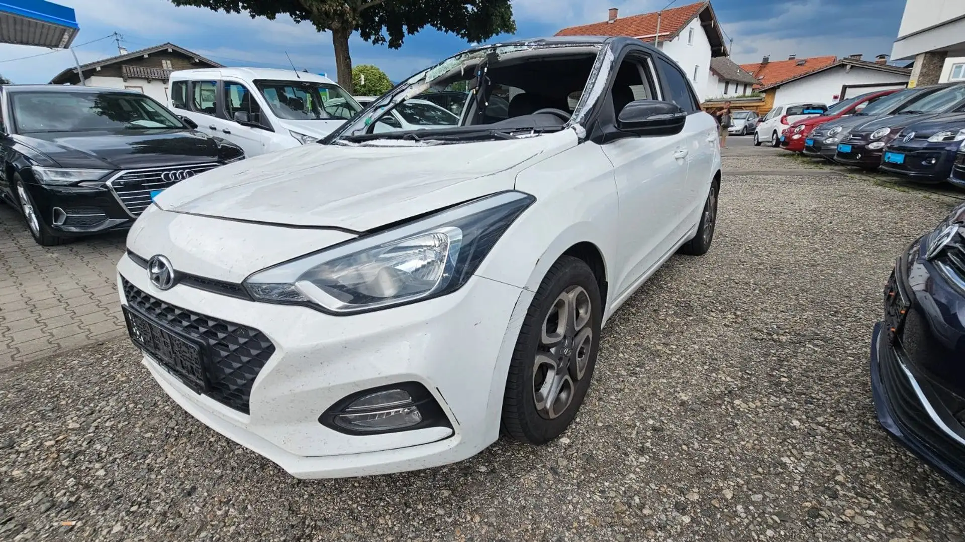 Hyundai i20 YES! Plus*1,0 BENZIN*TEMPO*NAVI*SHZ*NEU TUV Weiß - 1