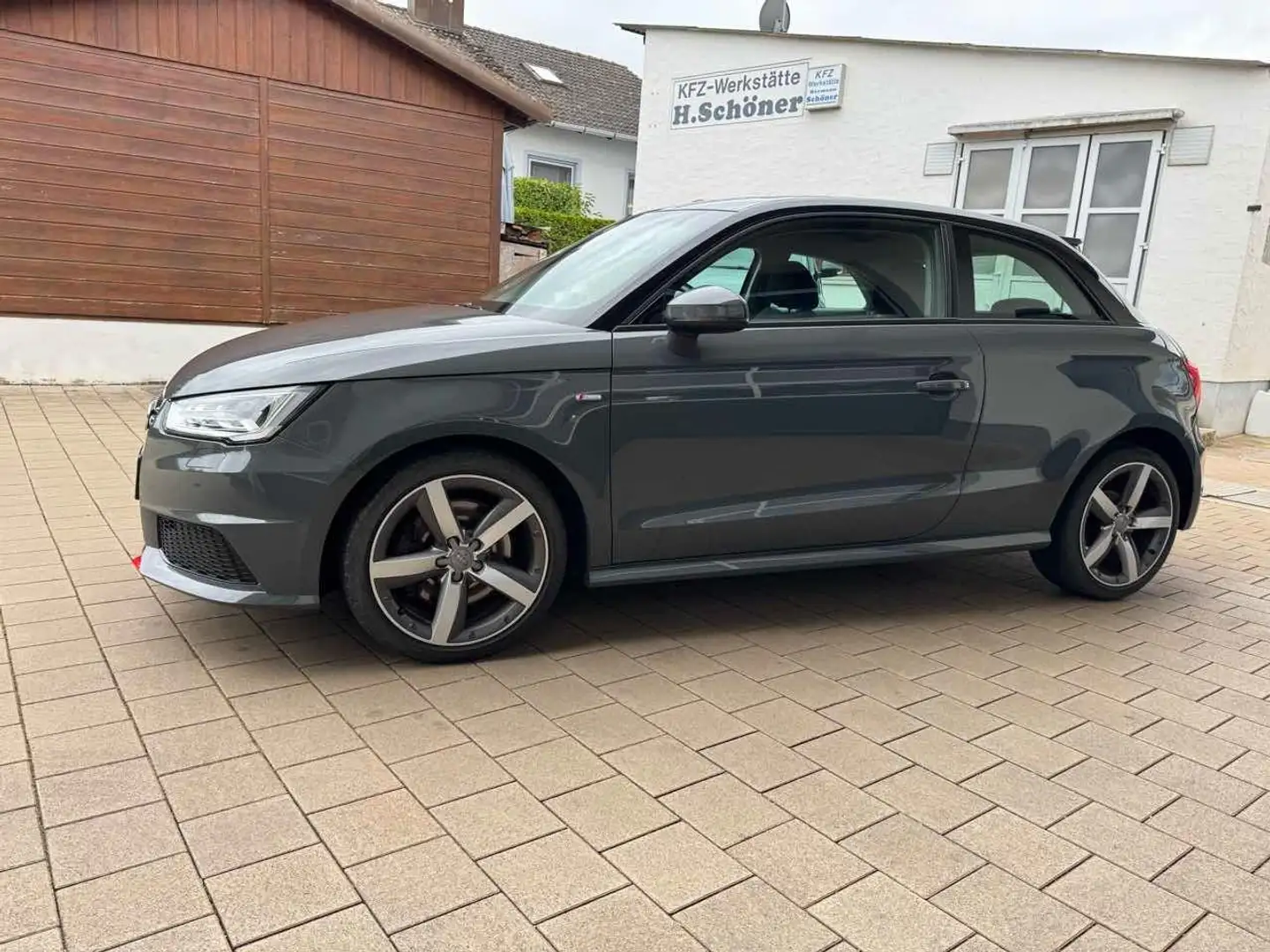 Audi A1 Sport S-line 8fach Navi Automatic Grijs - 2