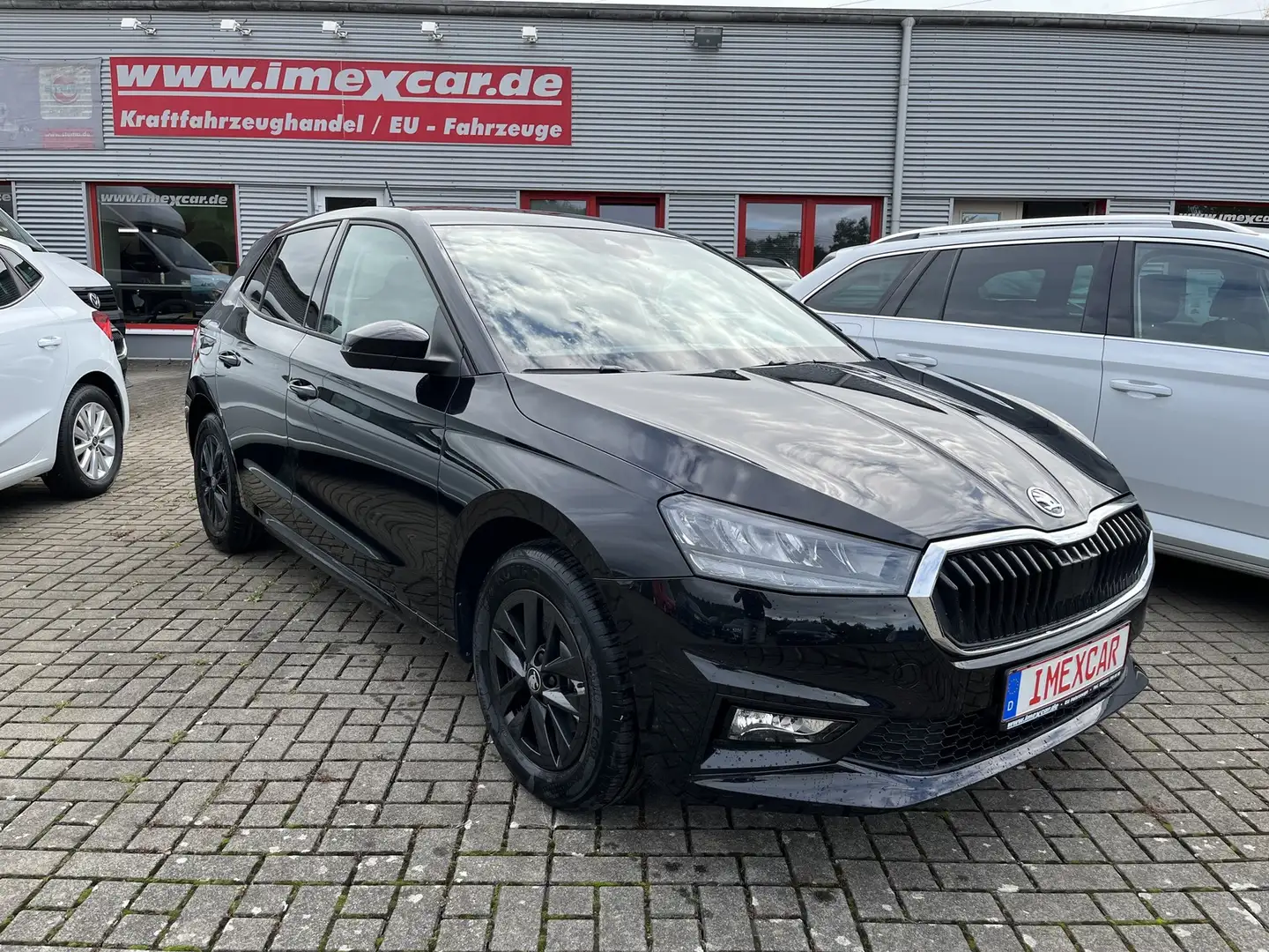 Skoda Fabia 1,0 TSI Selection Plus Klima + Kamera + LED + PDC Schwarz - 1