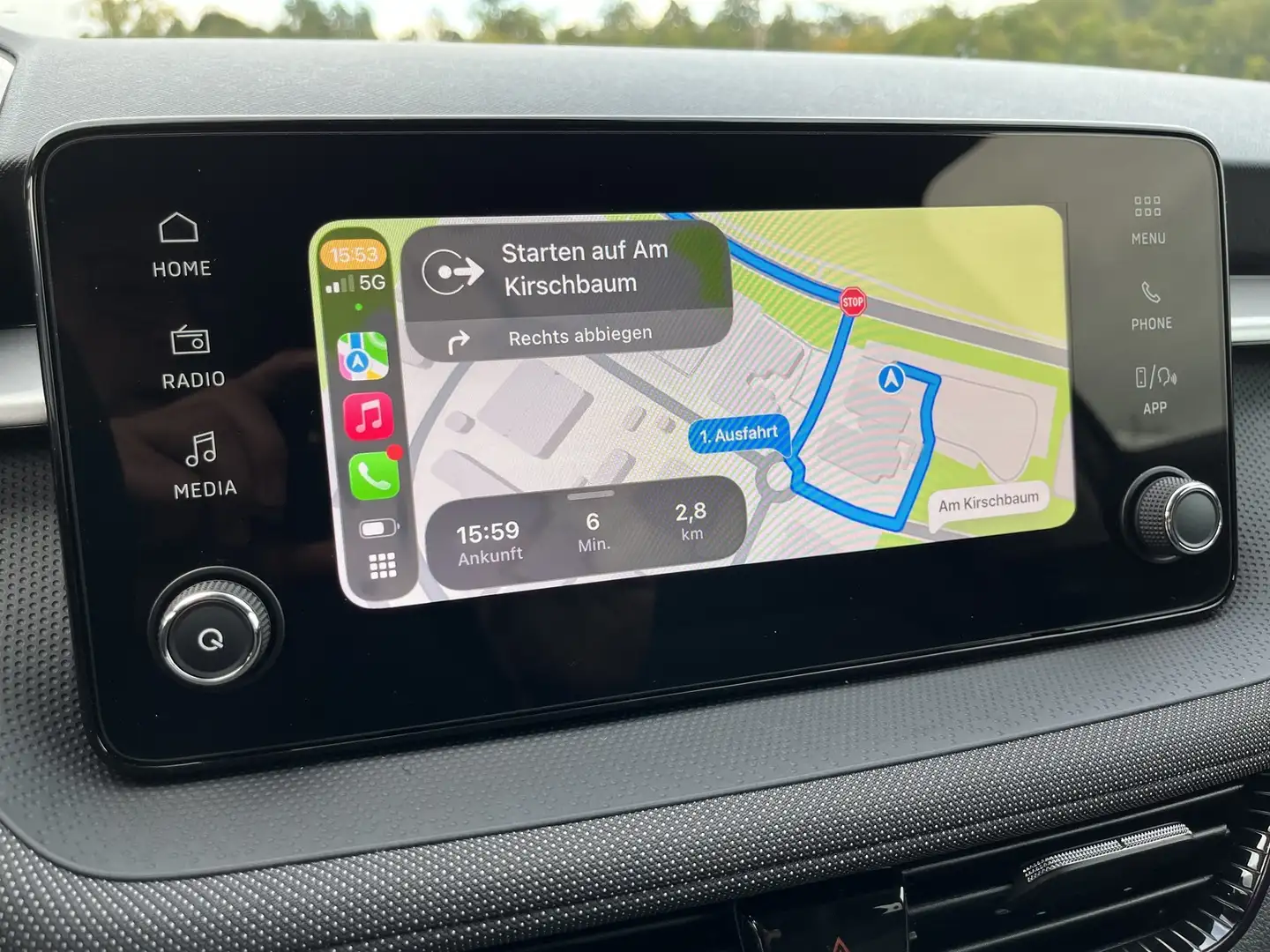 Skoda Fabia 1,0 TSI Selection Plus Klima + Kamera + LED + PDC Schwarz - 2