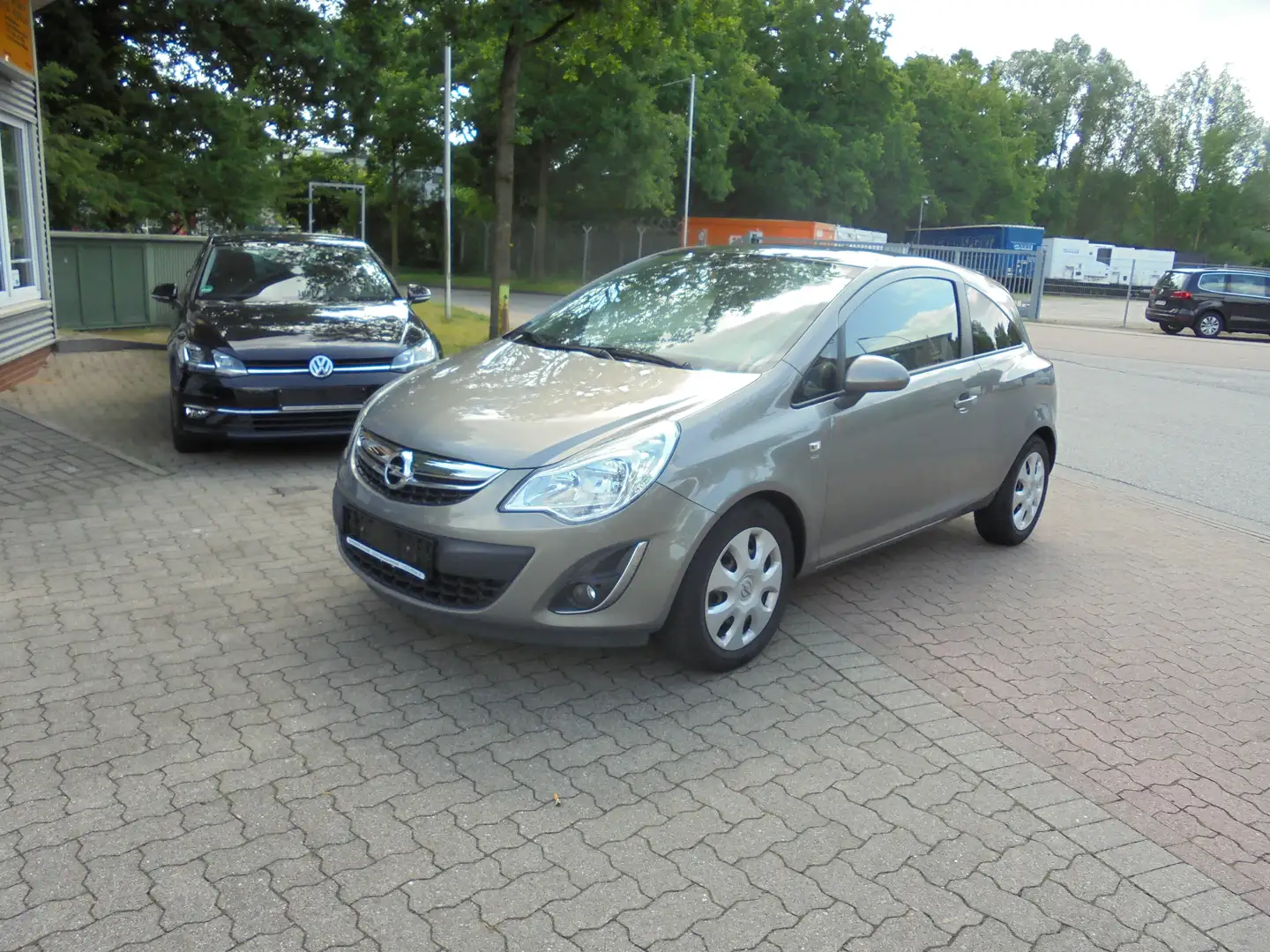 Opel Corsa Satellite Beige - 1