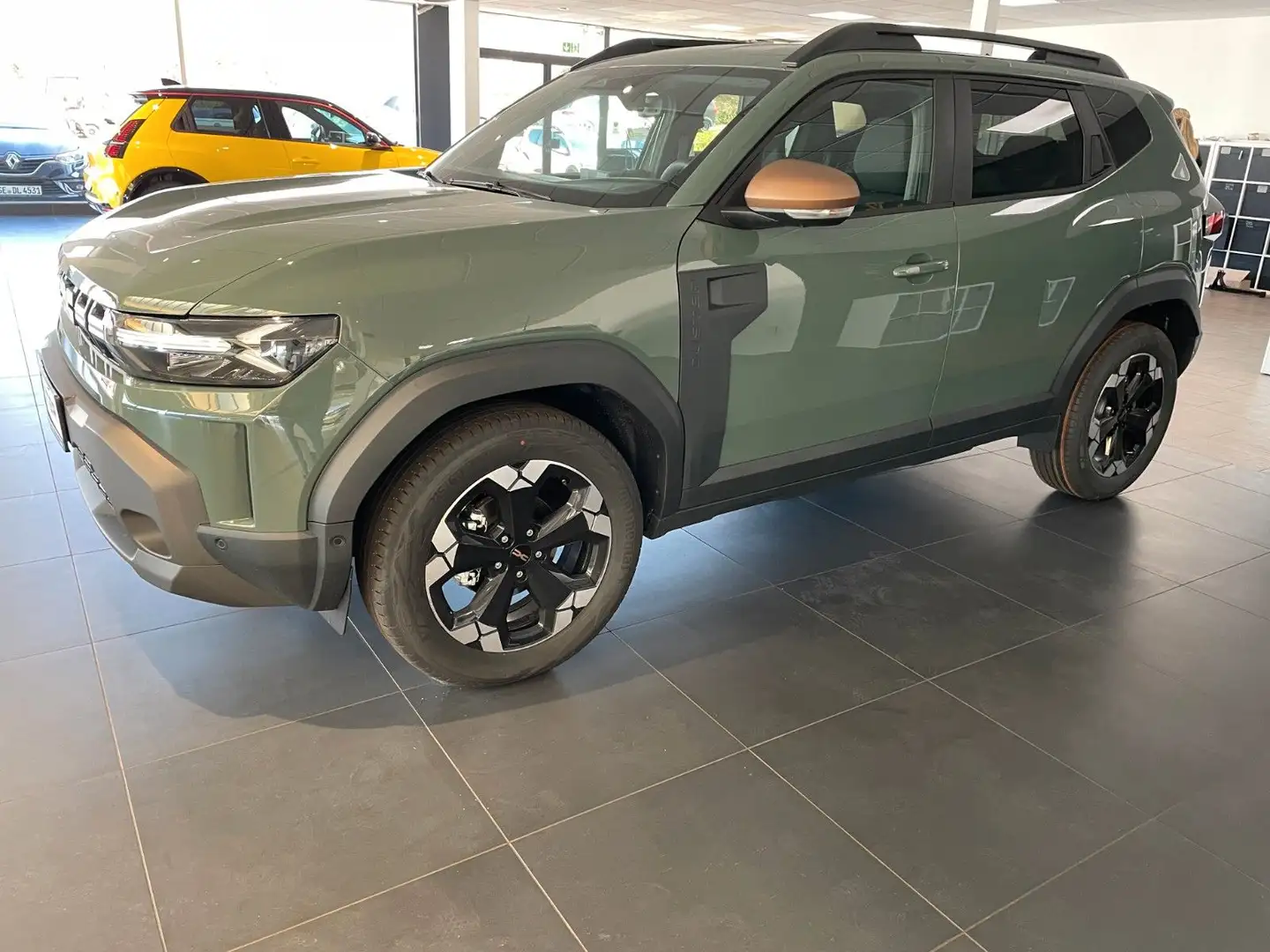 Dacia Duster III TCe 130 Extreme Grün - 2