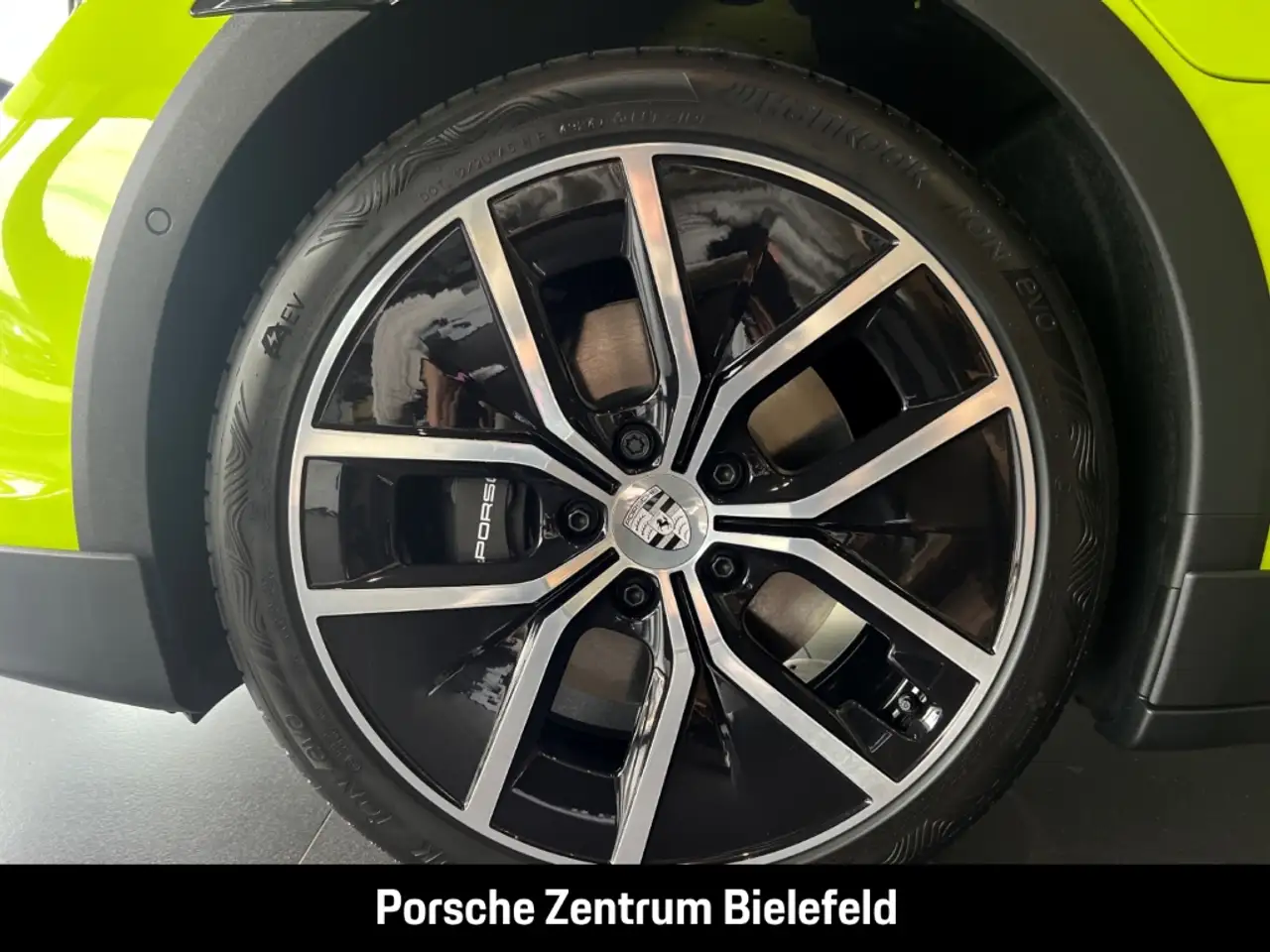 Porsche Taycan 4 Cross Turismo BOSE Performancebatterie+ 10