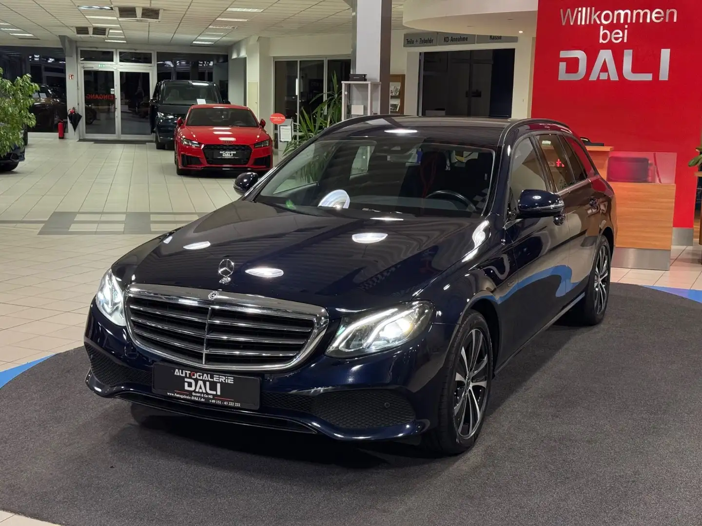 Mercedes-Benz E 300 de T  NAVI-LED-KAMERA-CARPLAY-PLUG/IN-SHZ- Blau - 1