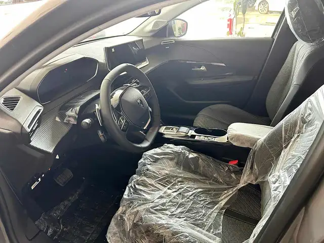 Peugeot 208 view 7