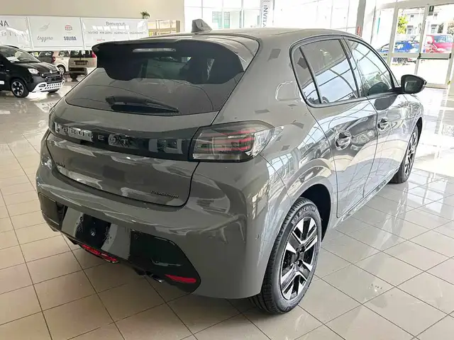 Peugeot 208 view 4