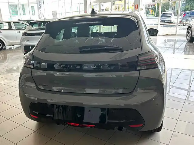 Peugeot 208 view 5