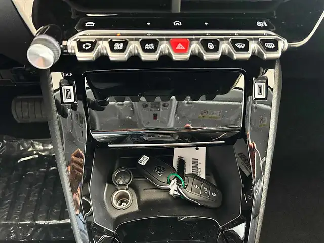 Peugeot 208 view 12