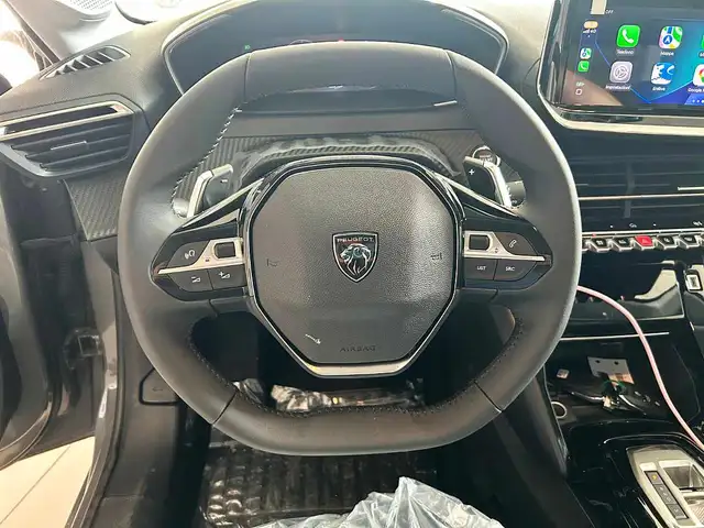 Peugeot 208 view 13
