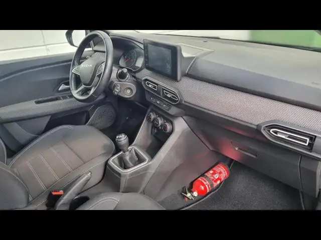 Dacia Sandero view 9