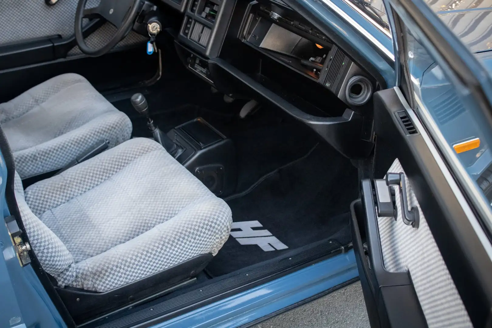 Lancia Delta 1.3 5-speed | 1983 | 83.501 km | Originele staat Azul - 2