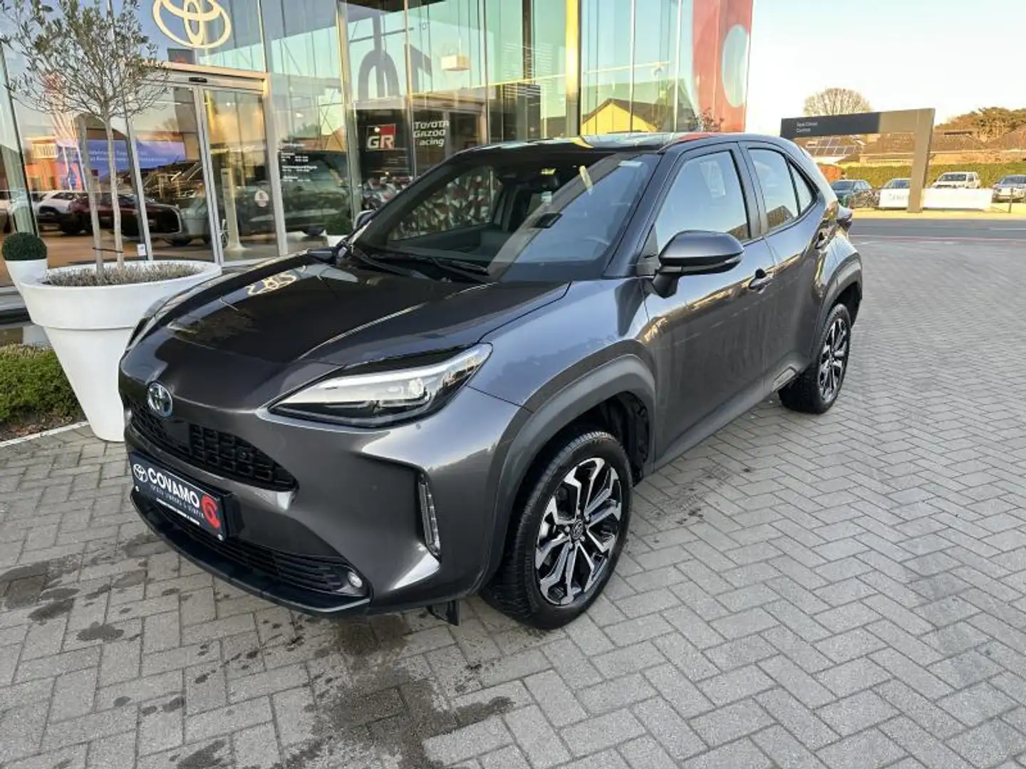 Toyota Yaris Cross Dynamic Plus Grijs - 2