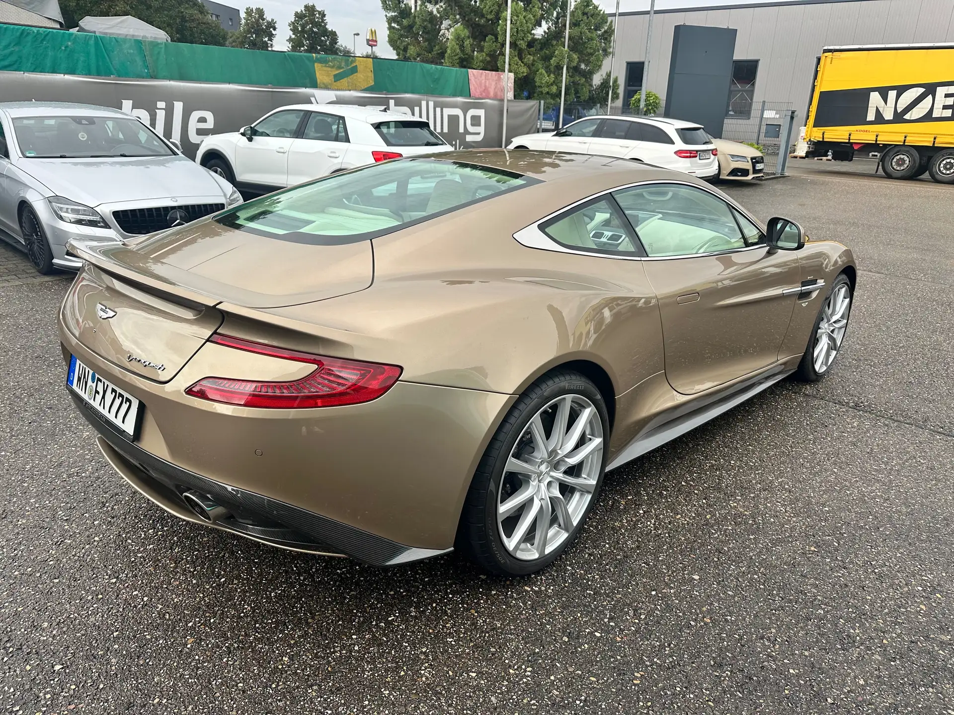애스턴마틴 뱅퀴시 Coupe 2012 베이지 사진 4