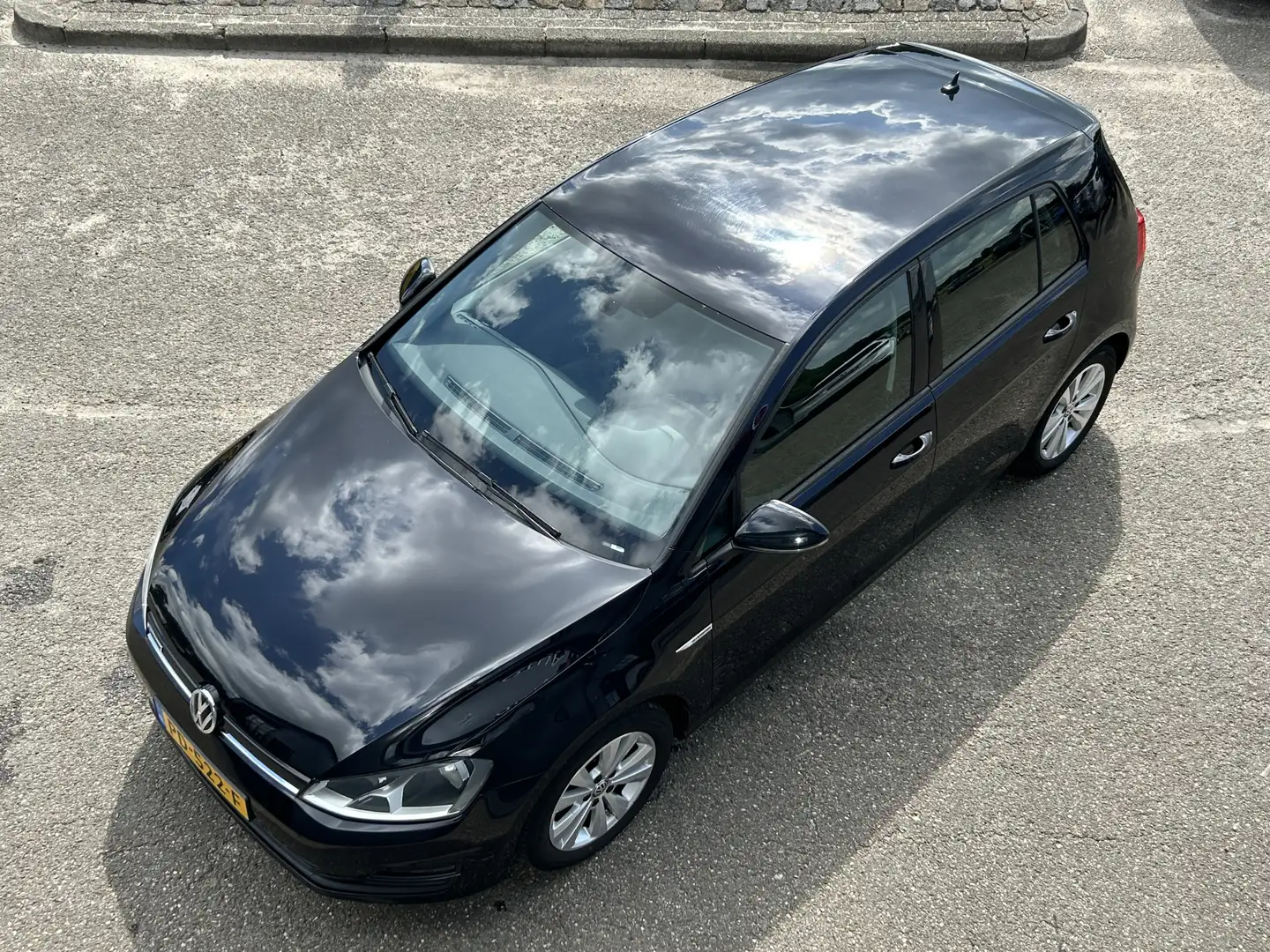 Volkswagen Golf 1.0 TSI Comfortline NAVI CRUISE ECC Zwart - 2