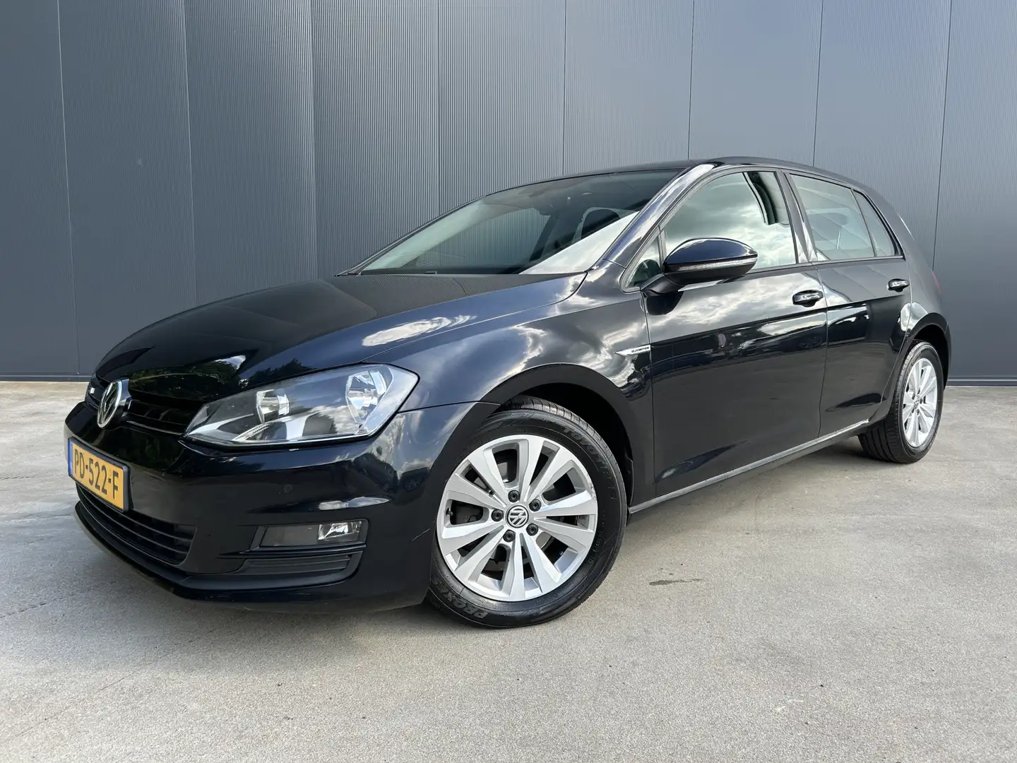 Volkswagen Golf 1.0 TSI Comfortline NAVI CRUISE ECC Zwart - 1