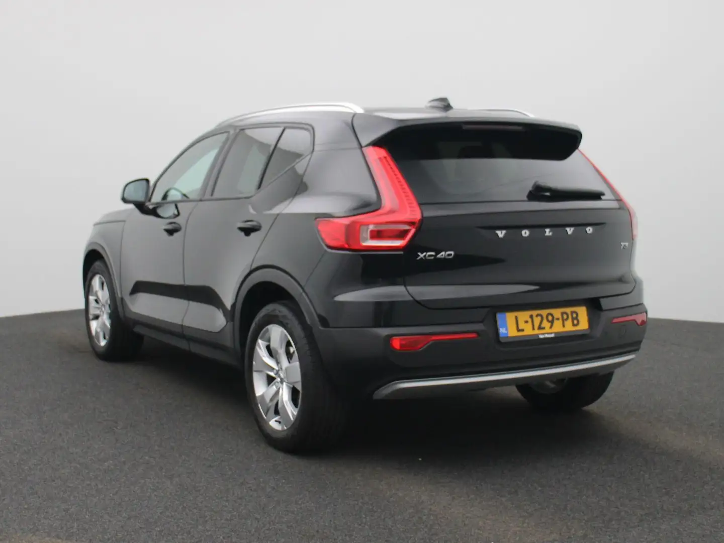 Volvo XC40 1.5 T3 Momentum Stoelverwarming | Parkeercamera | Negro - 2