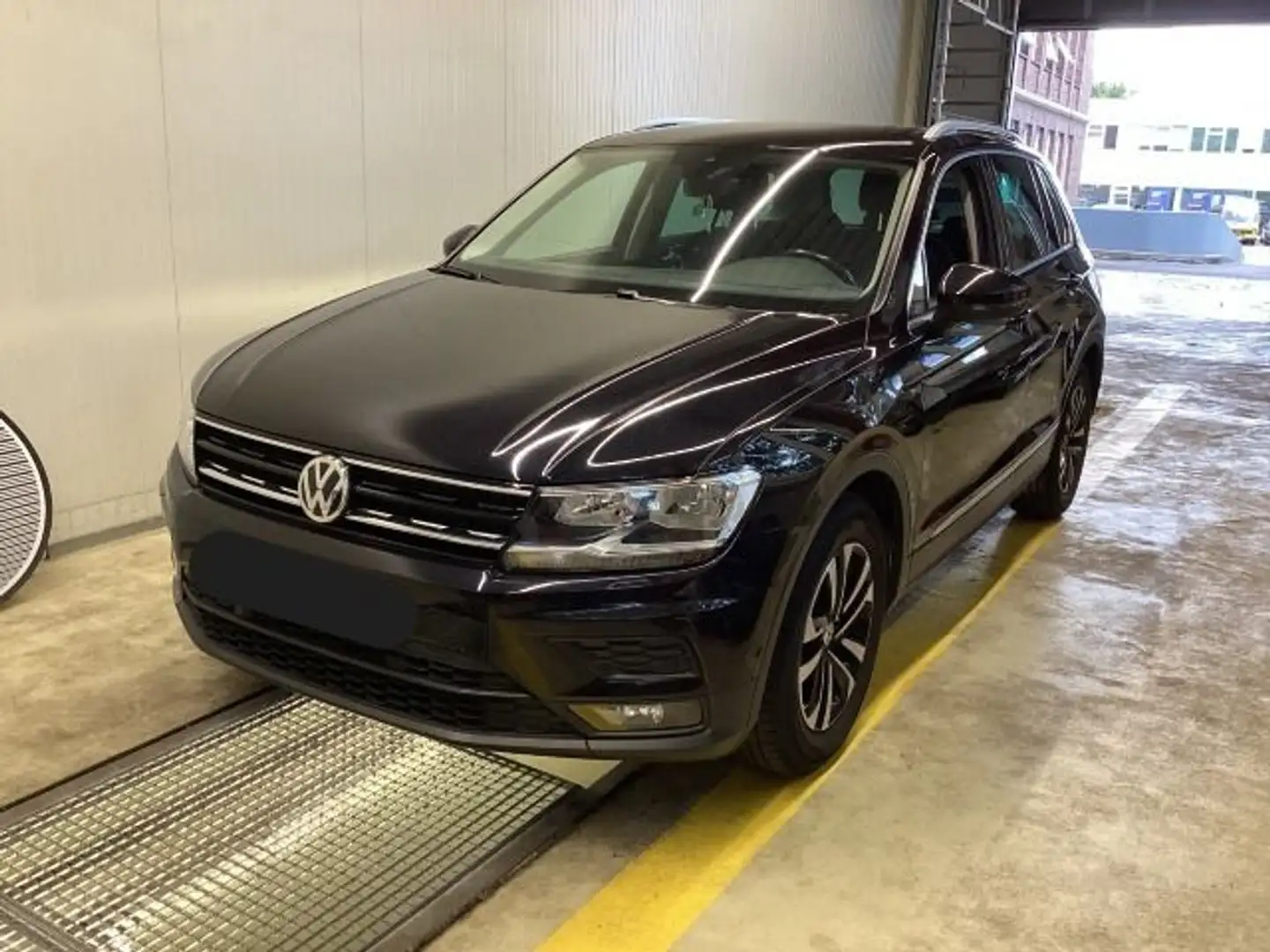 Volkswagen Tiguan 1.5 TSI IQ.DRIVE DSG Navi Sitzhzg ACC Schwarz - 2