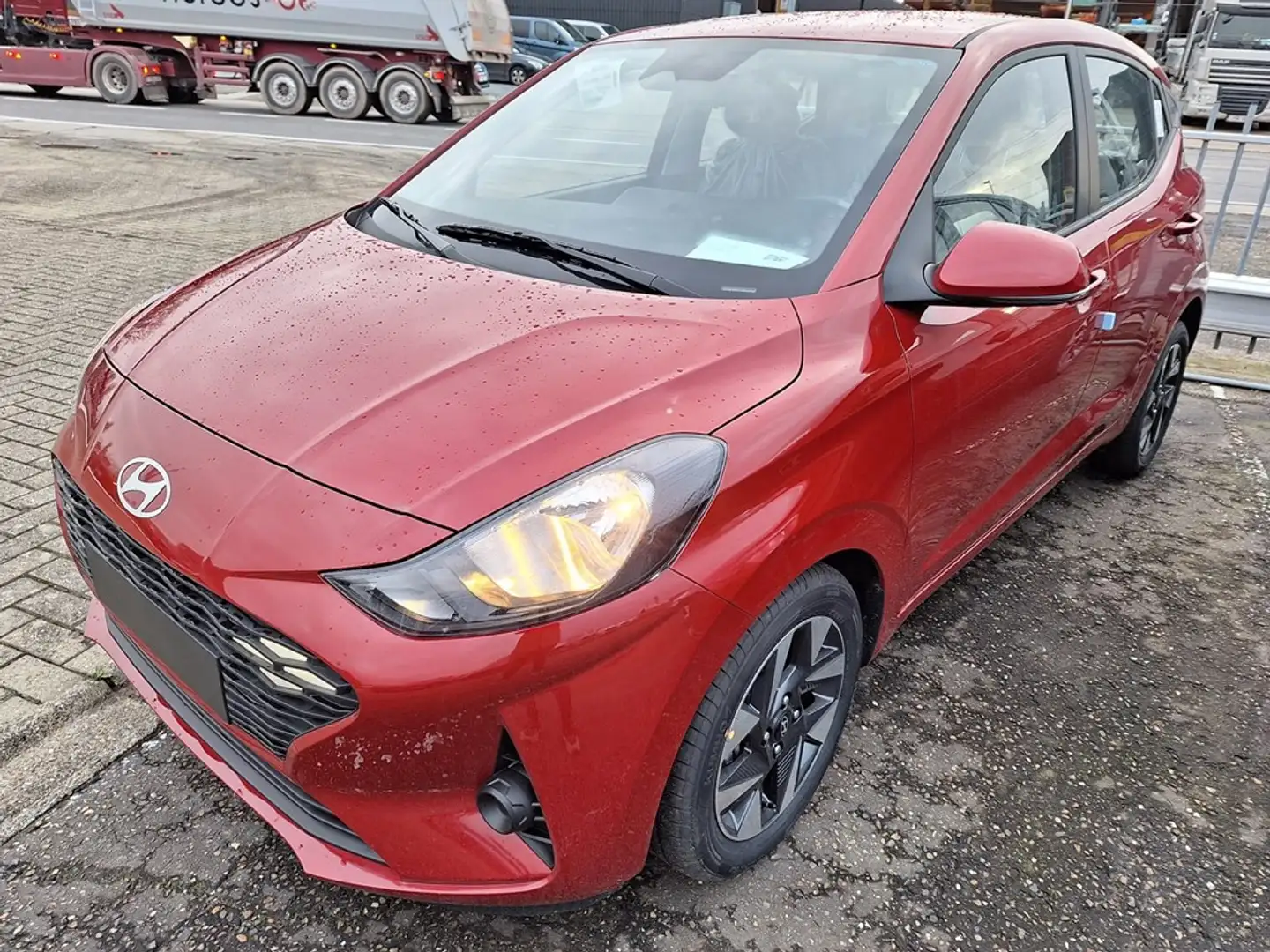 Hyundai i10 First Edition 5d 1.0 67 A5 Rouge - 1