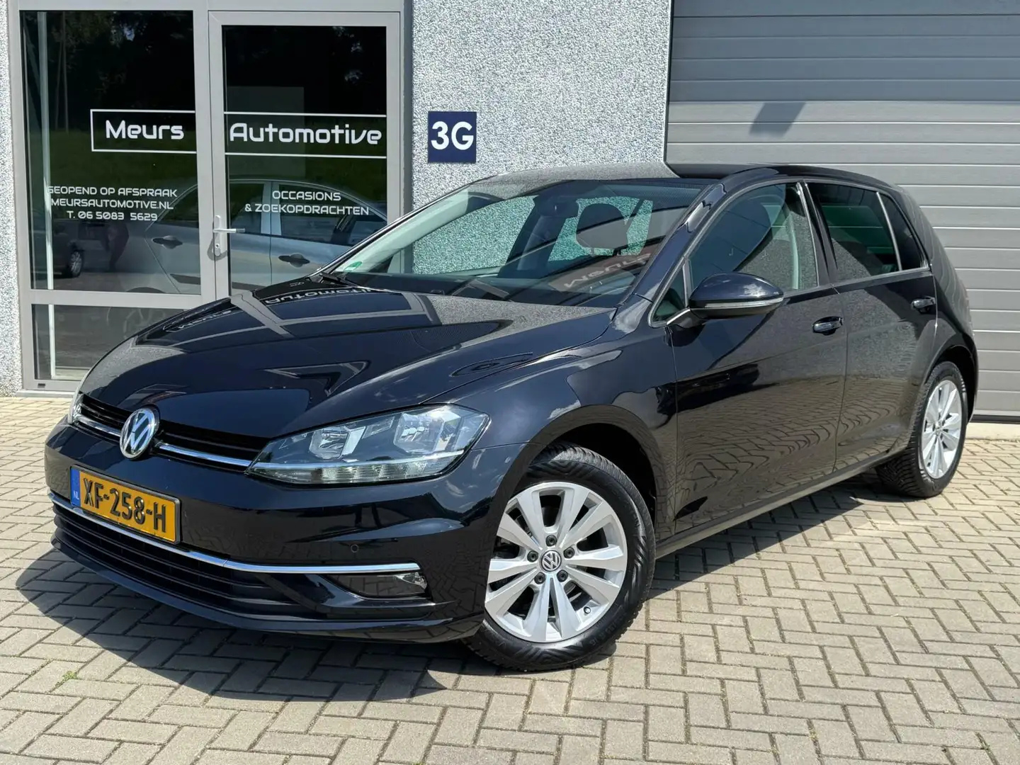 Volkswagen Golf 1.0 TSI Comfortline Bus CarPlay/Massage/Stoelverw/ Nero - 1