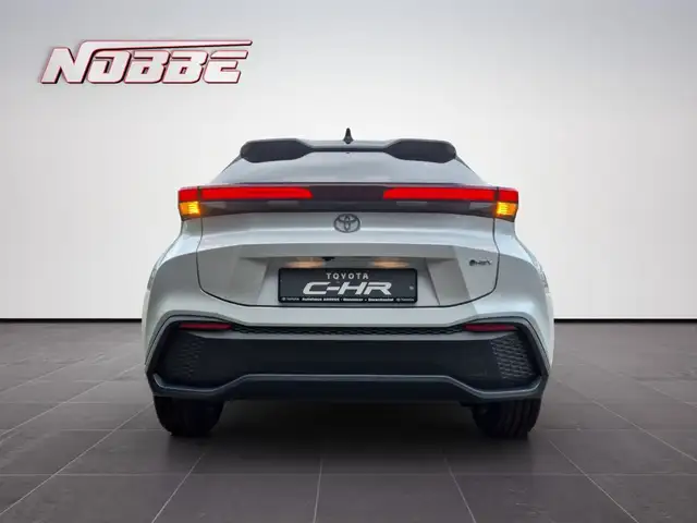 Toyota C-HR view 4