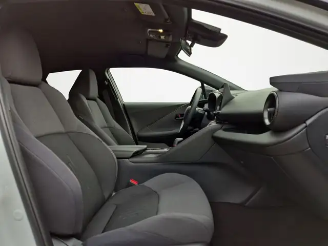 Toyota C-HR view 15