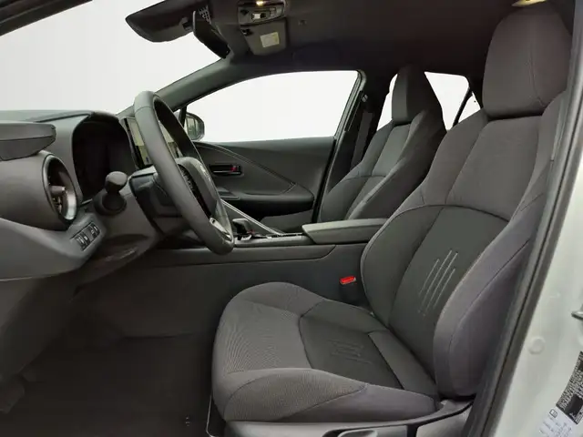 Toyota C-HR view 9