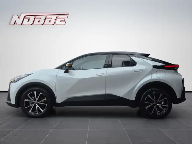 Toyota C-HR view 2