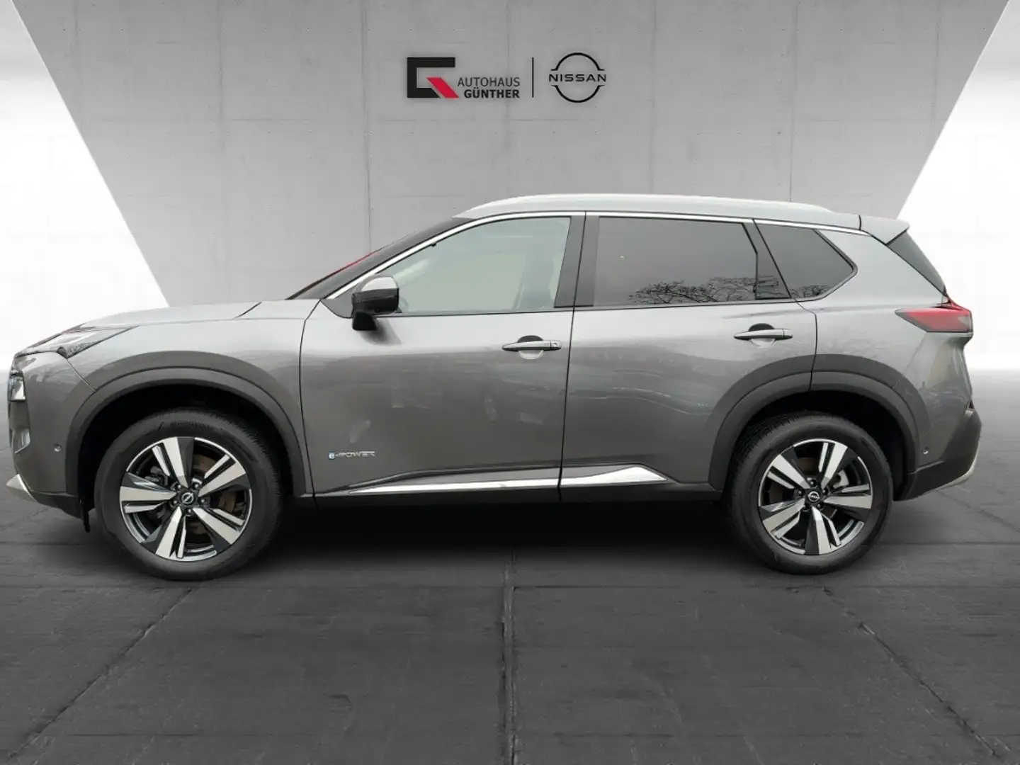 Nissan X-Trail TEKNA 213PS Automatik 4x4 360° Winter/HUD/PANO Gris - 2