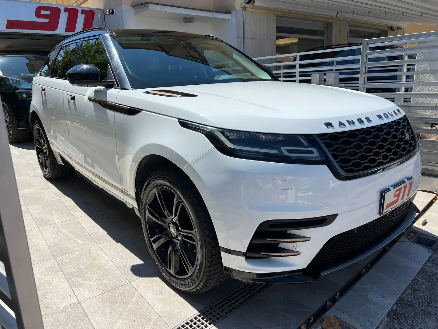 Land Rover Range Rover Velar 2.0d i4 R-Dynamic S 240cv auto Pelle Tagliandata Bianco - 1