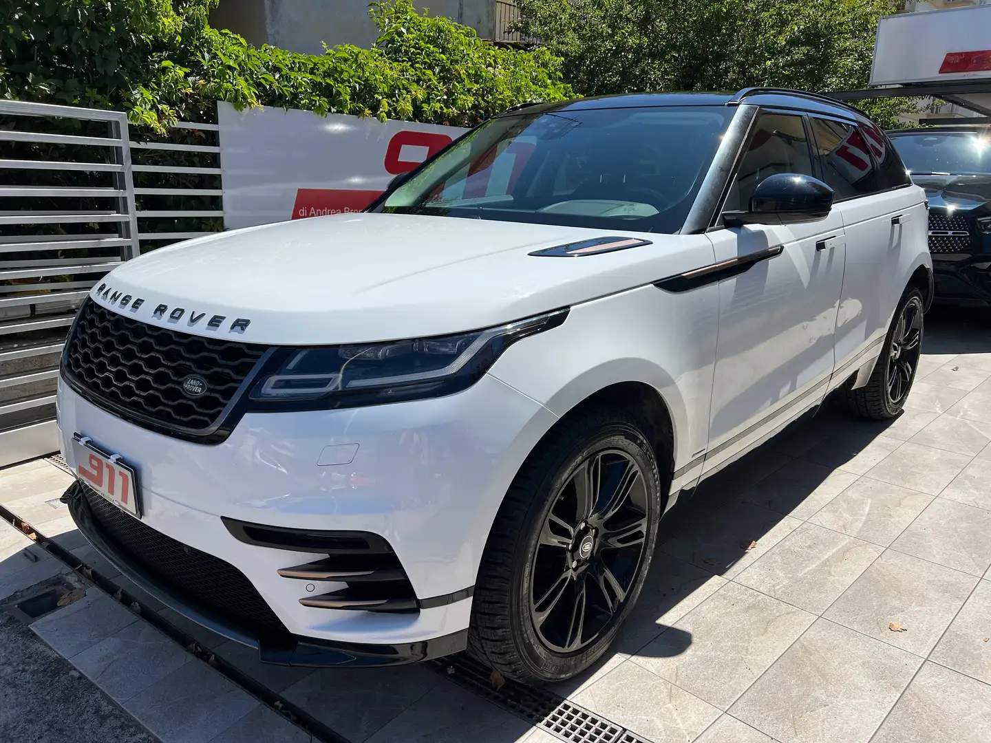 Land Rover Range Rover Velar 2.0d i4 R-Dynamic S 240cv auto Pelle Tagliandata Bianco - 2