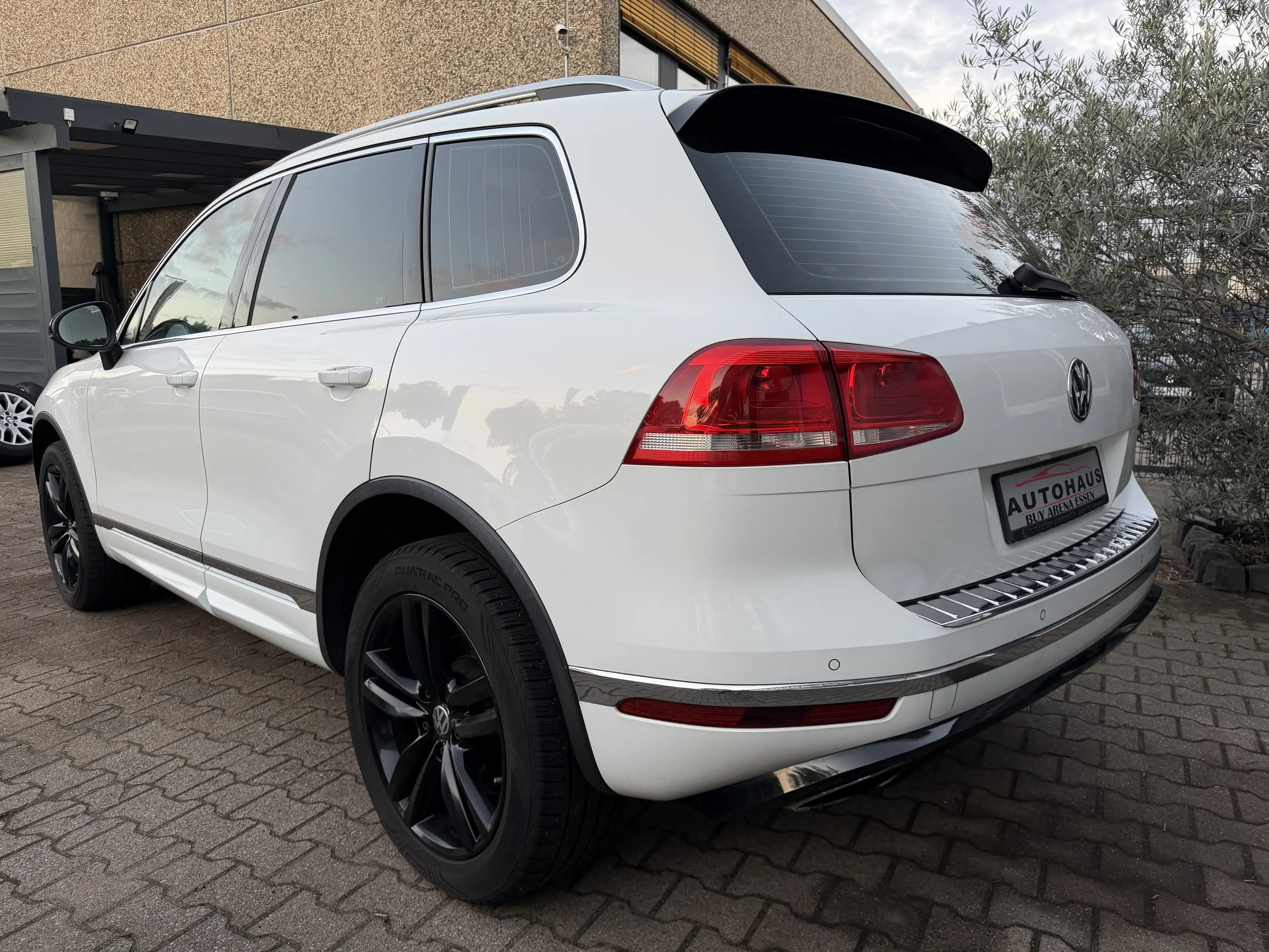 Volkswagen Touareg R-Line V6 TDI BMT 4Motion SCR Automatik 2.H Weiss — photo 4