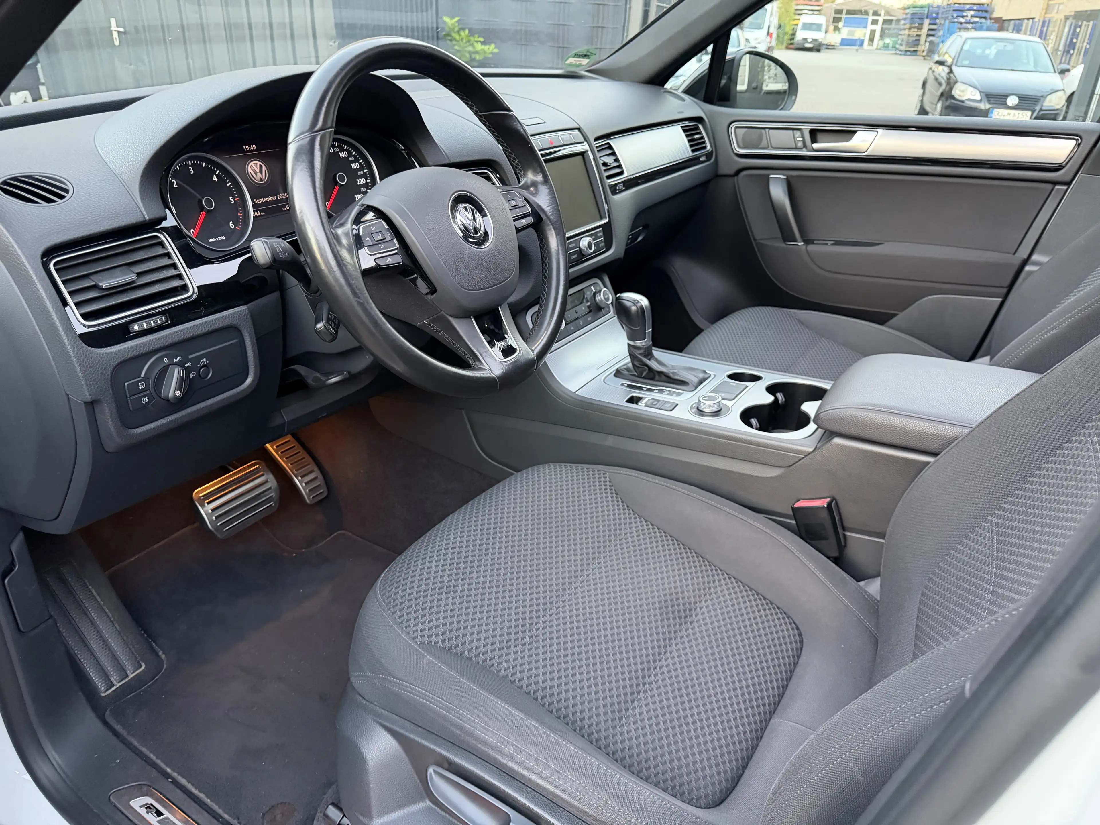 Volkswagen Touareg R-Line V6 TDI BMT 4Motion SCR Automatik 2.H Weiss — photo 11