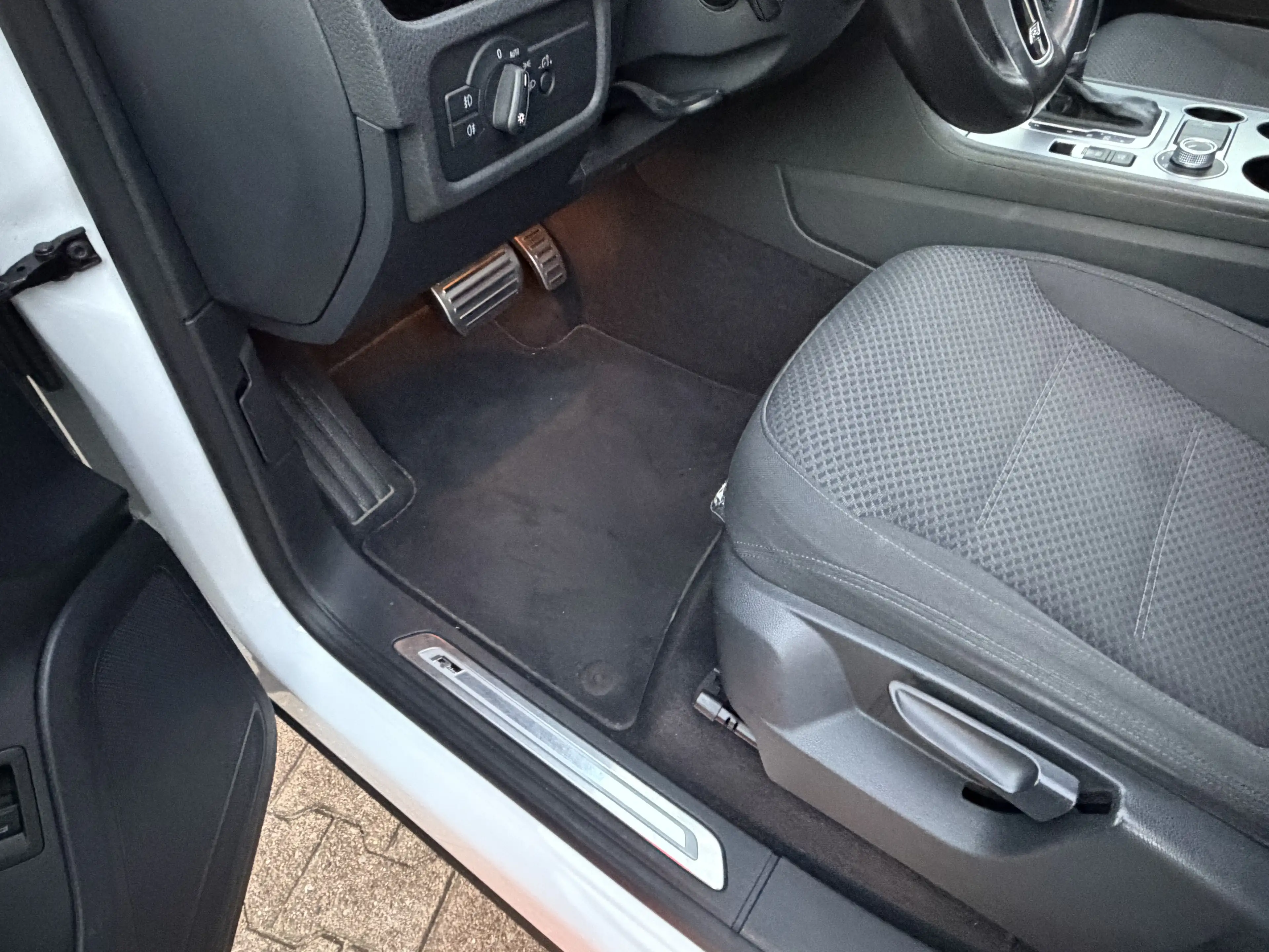 Volkswagen Touareg R-Line V6 TDI BMT 4Motion SCR Automatik 2.H Weiss — photo 13