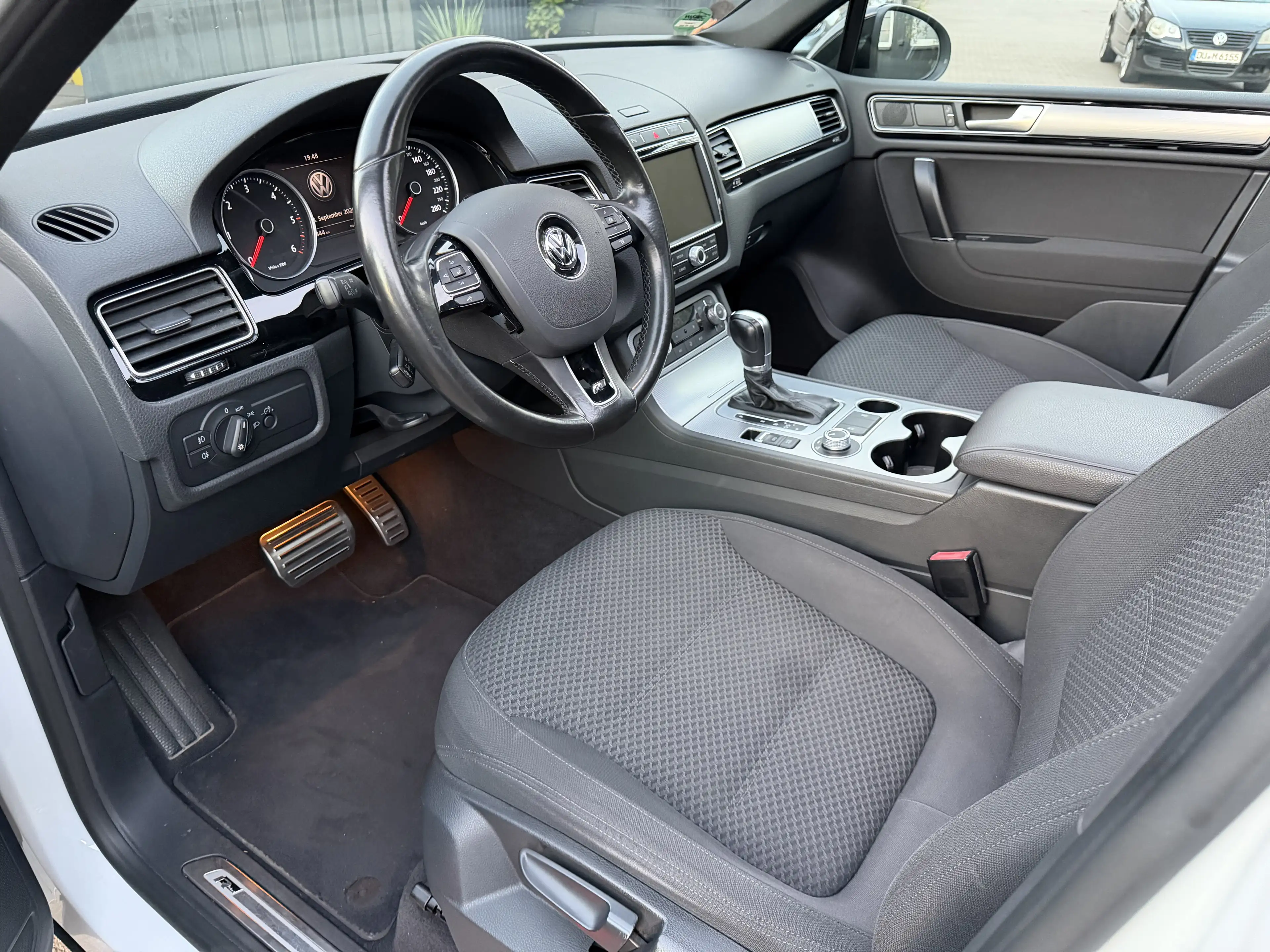 Volkswagen Touareg R-Line V6 TDI BMT 4Motion SCR Automatik 2.H Weiss — photo 6