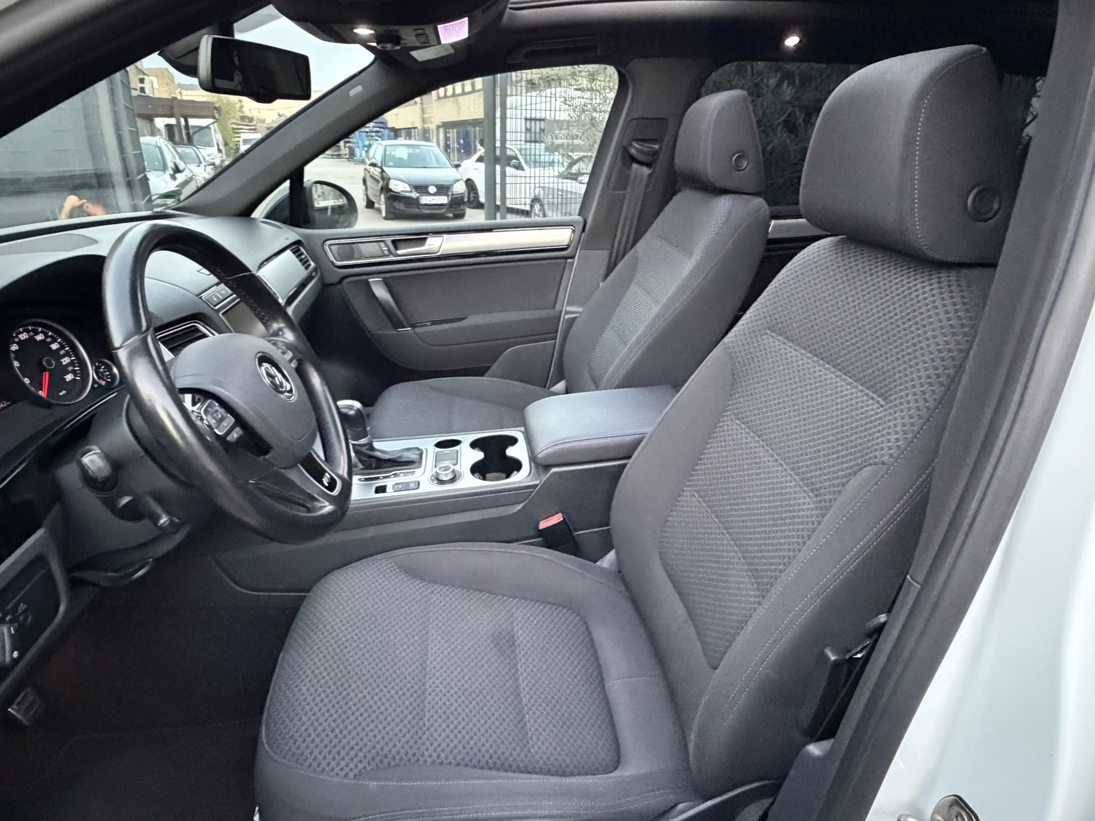 Volkswagen Touareg R-Line V6 TDI BMT 4Motion SCR Automatik 2.H Weiss — photo 12