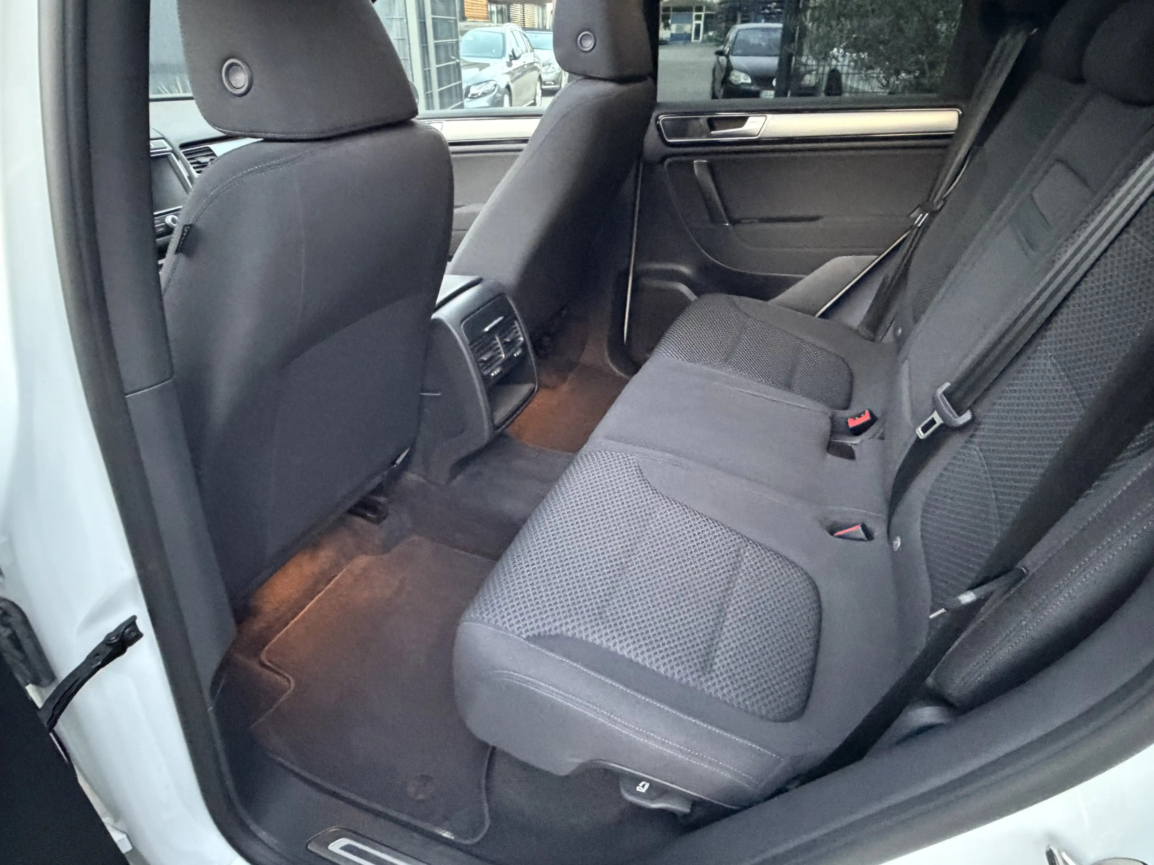 Volkswagen Touareg R-Line V6 TDI BMT 4Motion SCR Automatik 2.H Weiss — photo 3