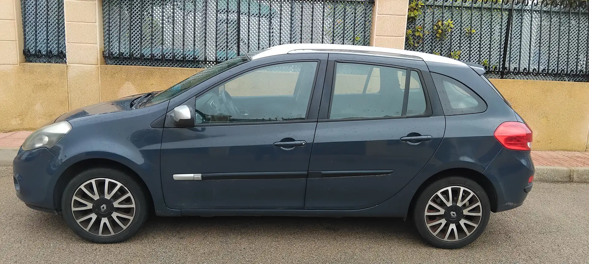 Renault Clio Clio Grand Tour 1.2 TCE Dynamique Dynamique Gris - 1