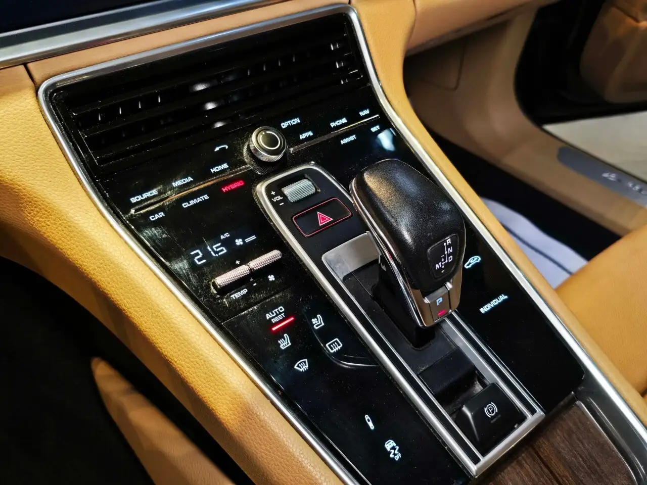 Porsche Panamera снимка Porsche Panamera